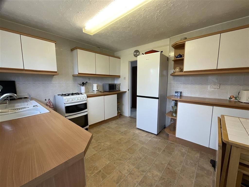 Property photo 1 of 10 Kitchen