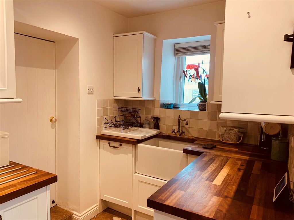 Property photo 2 of 11 Kitchen.Jpg