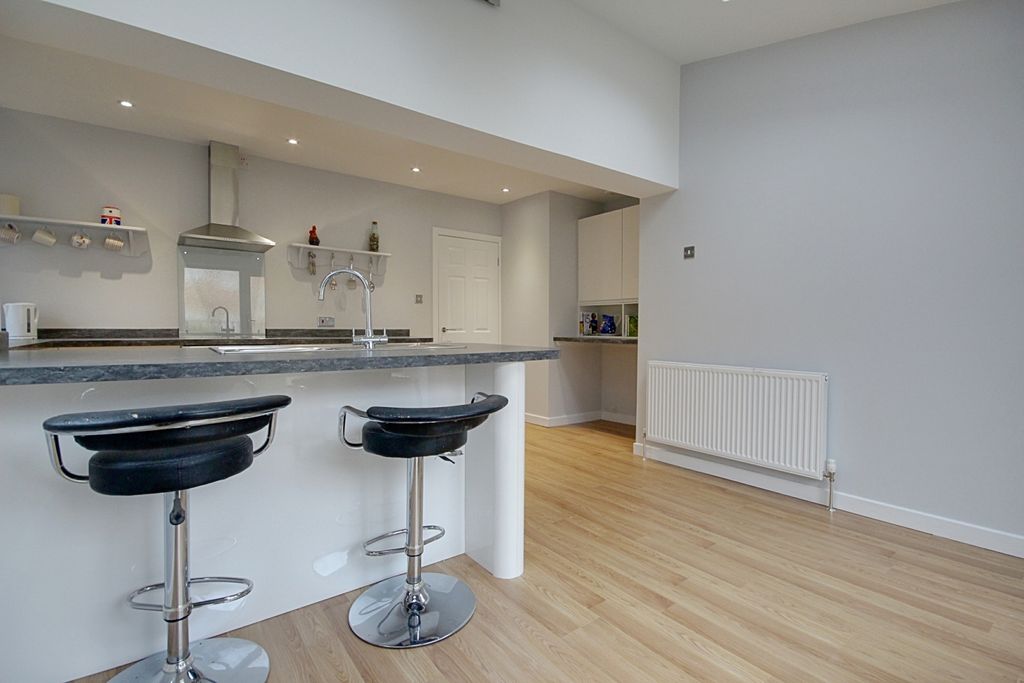 Property photo 3 of 13 Kitchen Diner3
