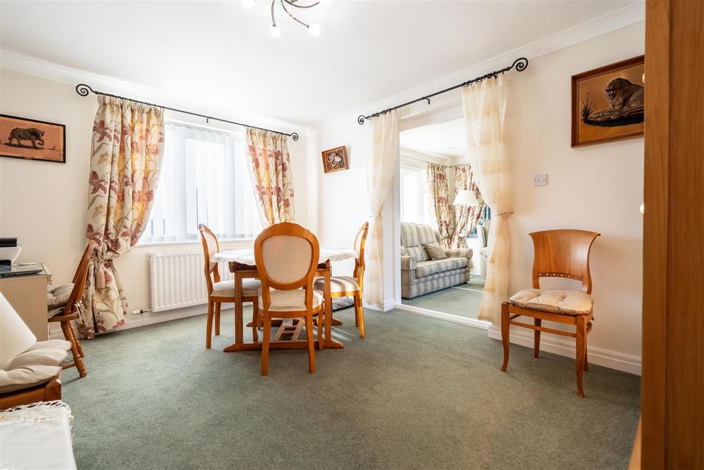 Property photo 3 of 11 Dining Room