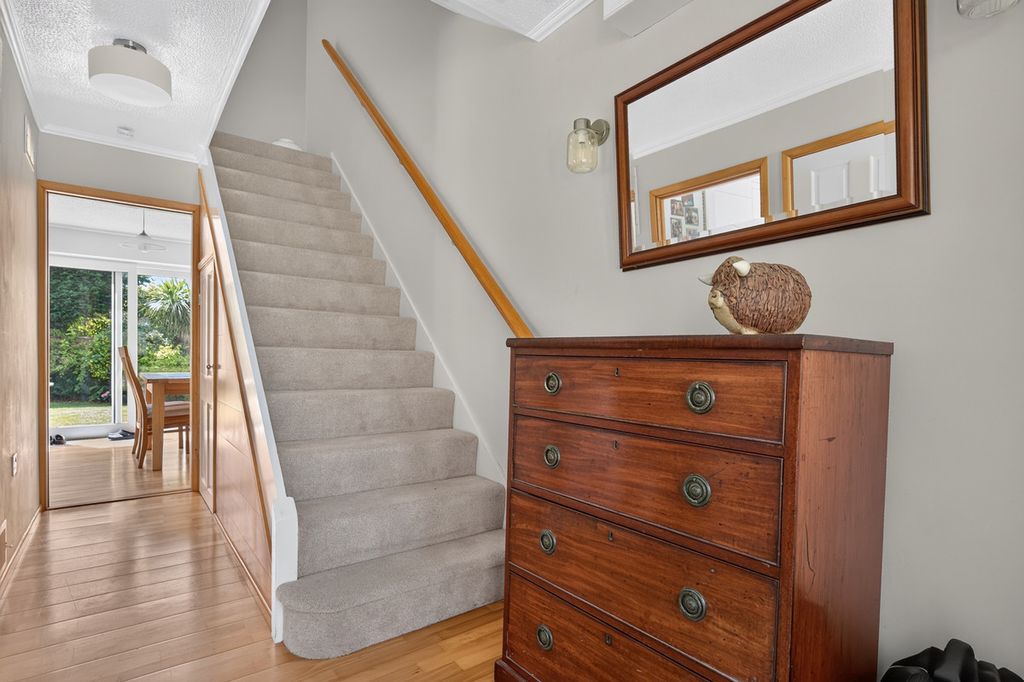 Property photo 2 of 31