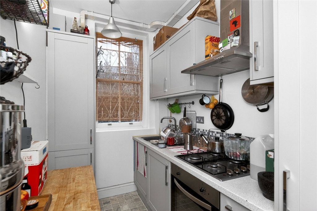 Property photo 3 of 19 Kitchen