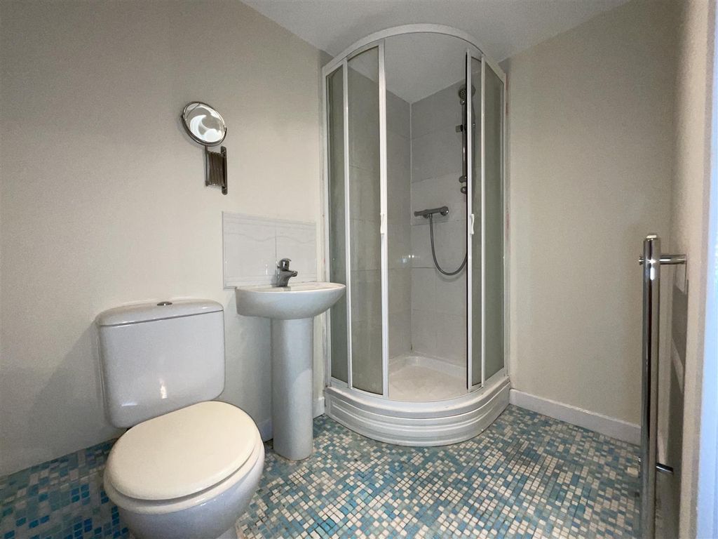 Property photo 3 of 11 En-Suite