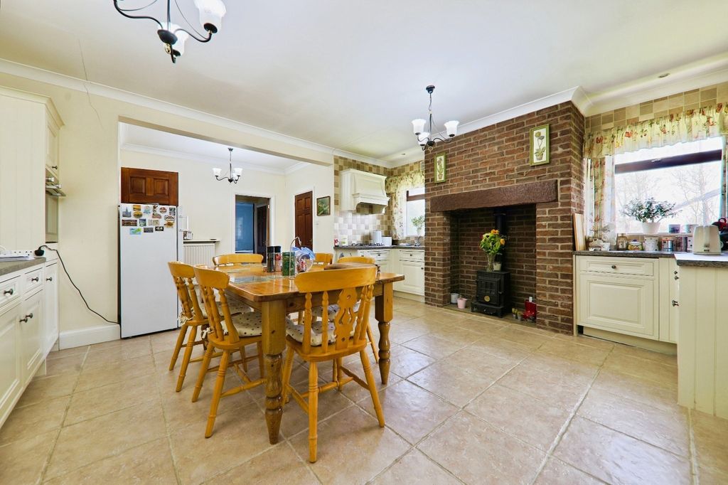 Property photo 3 of 14 4004569