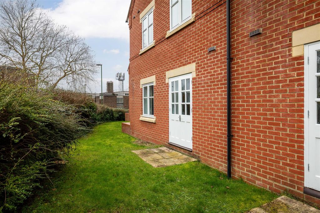 Property photo 3 of 12