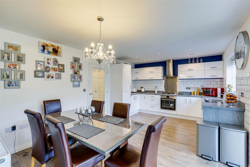 Property photo 3 of 29 101025_21.Jpg