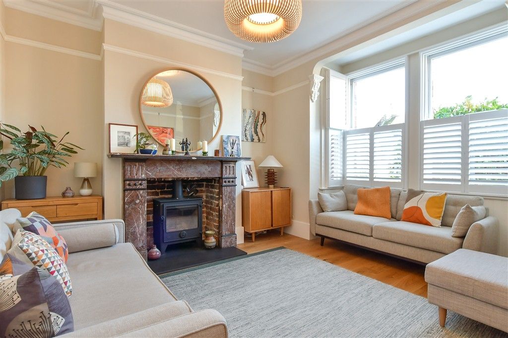 Property photo 3 of 18 Lounge