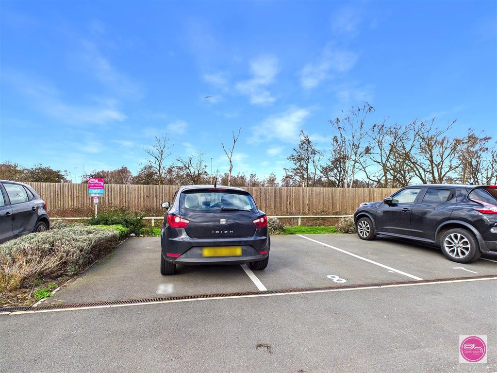 Property photo 3 of 19 Magpie Close, Branston (1).Jpg