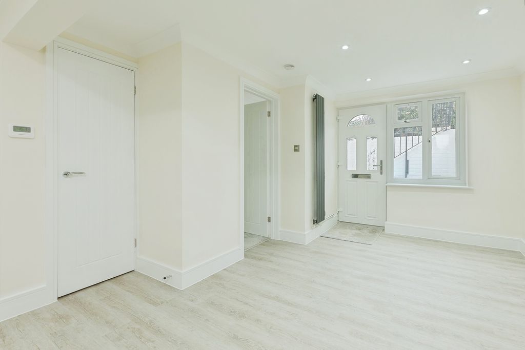 Property photo 2 of 17 Photo