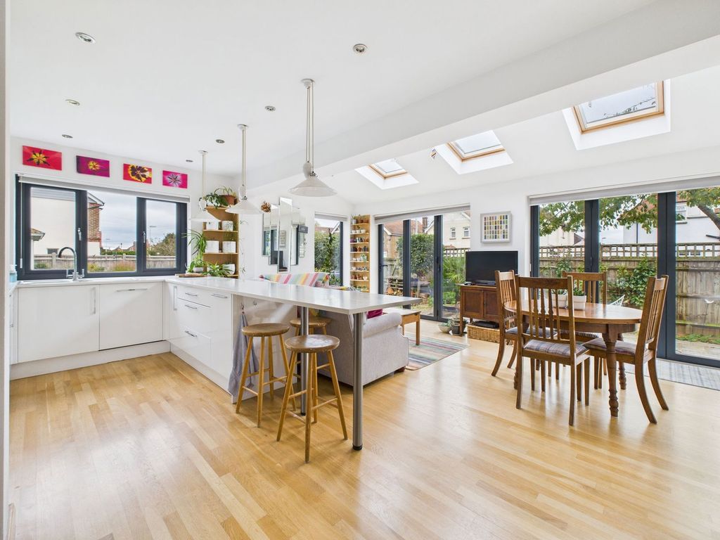 Property photo 2 of 25