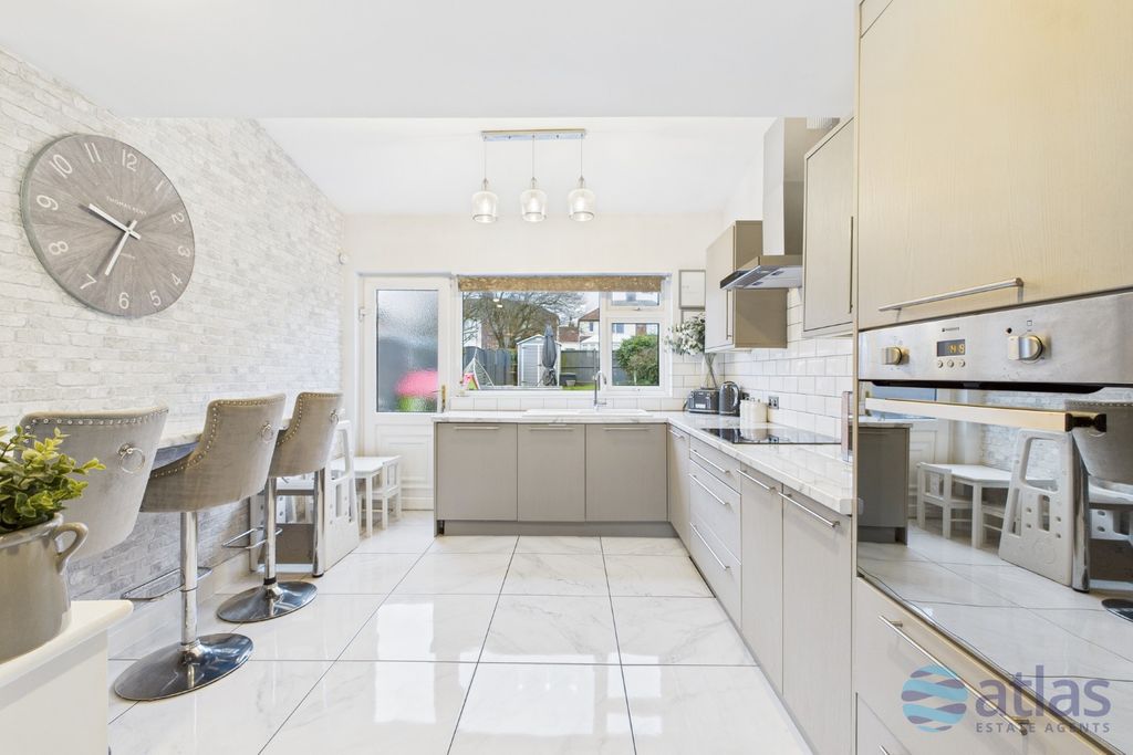 Property photo 2 of 24 Kitchen