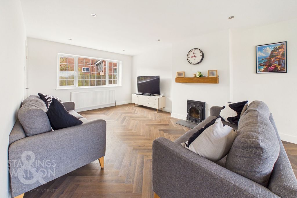 Property photo 2 of 32