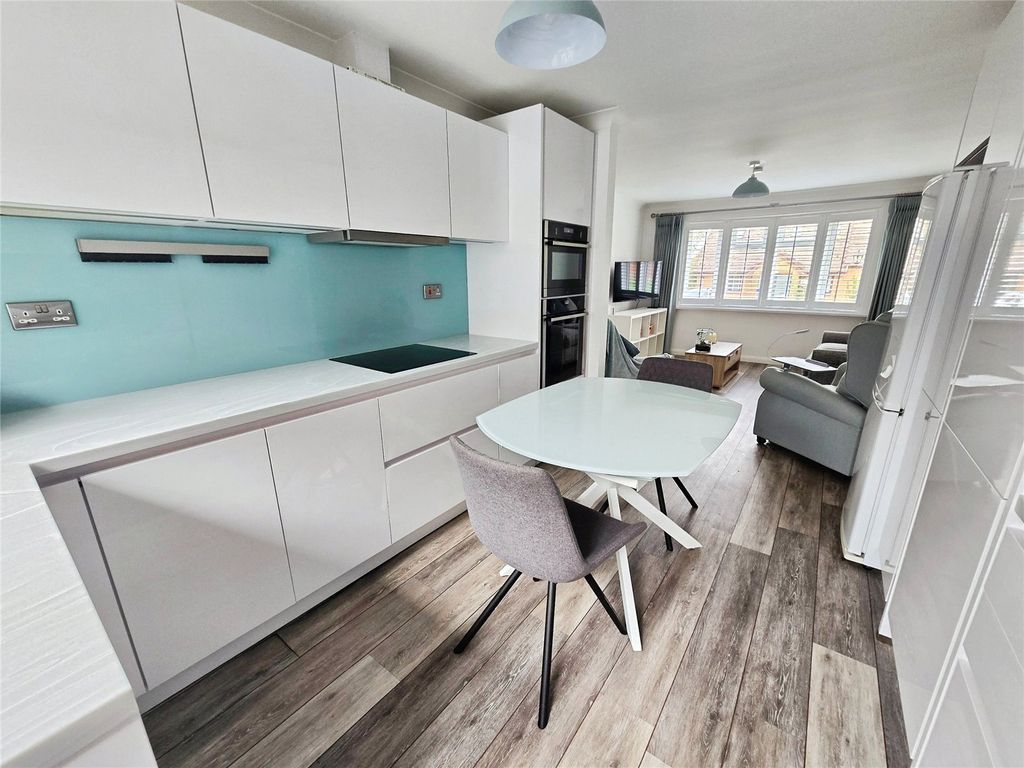 Property photo 3 of 14 Kitchen