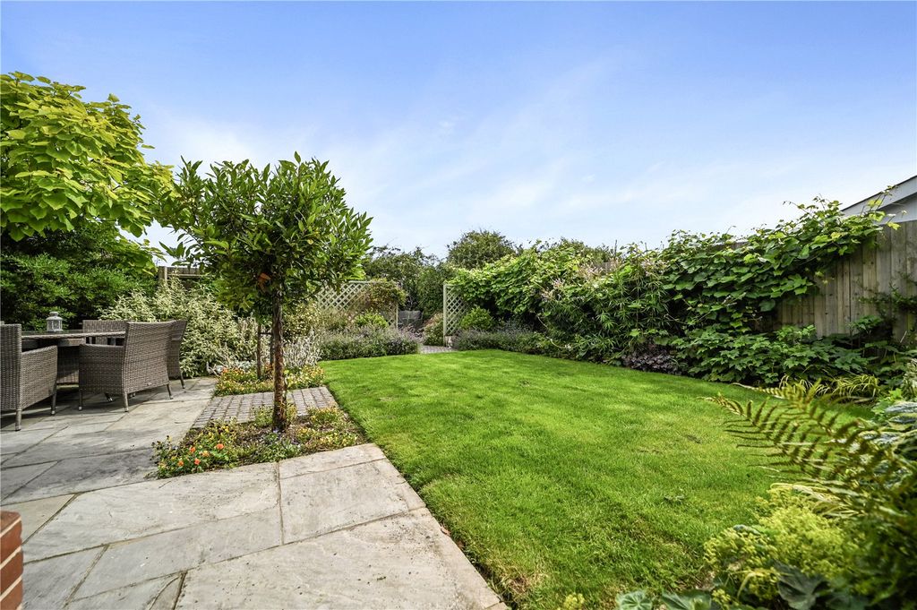 Property photo 3 of 26 Garden
