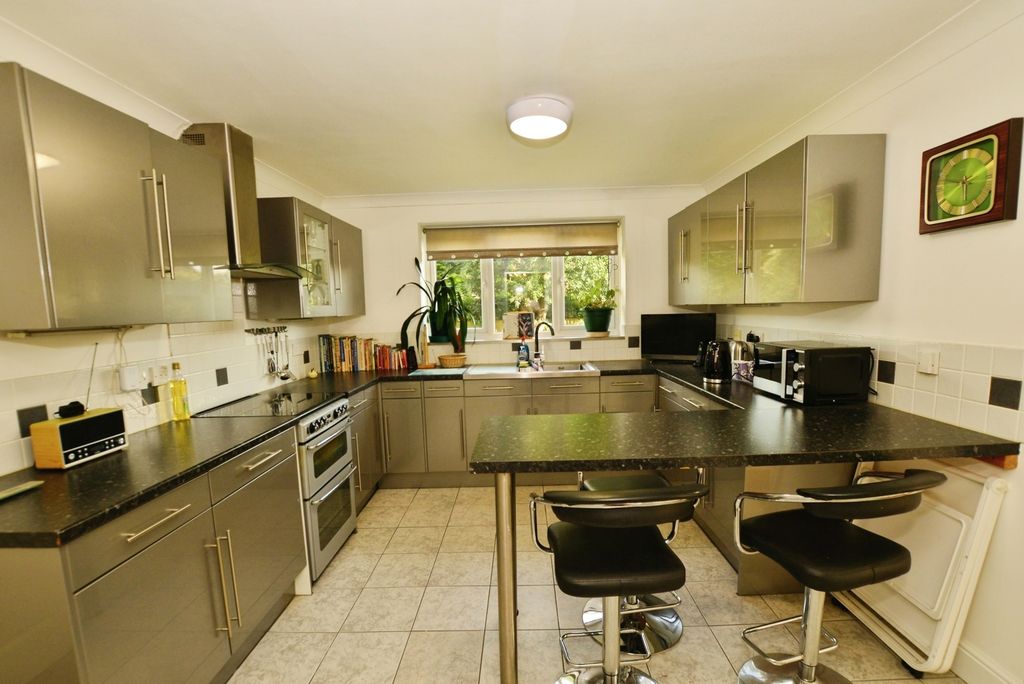 Property photo 2 of 17 Kitchen