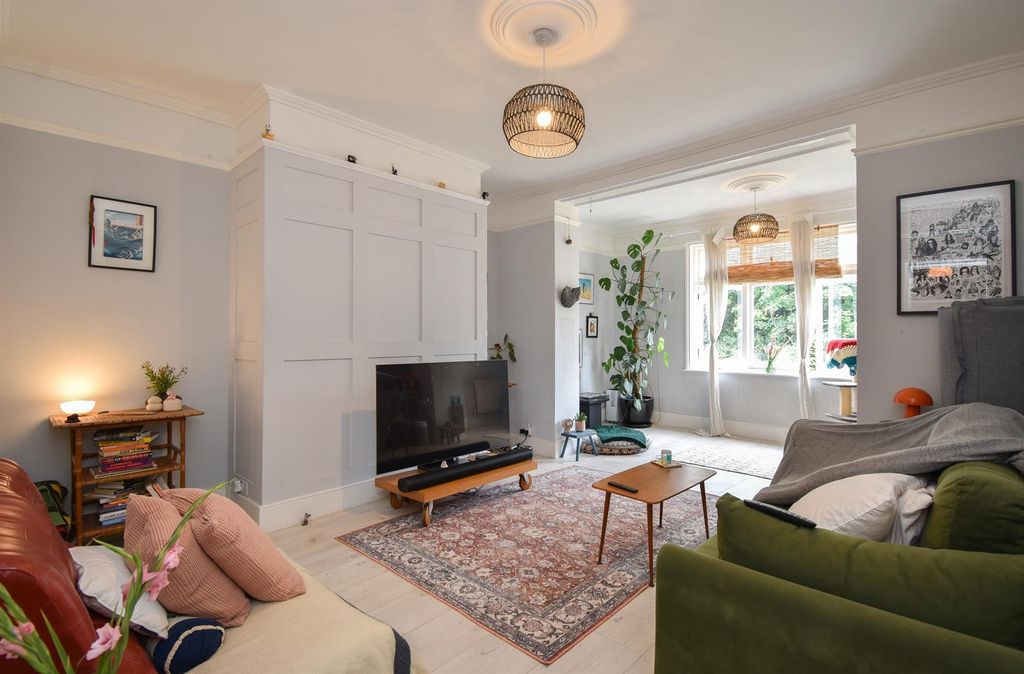 Property photo 1 of 14 Living Room