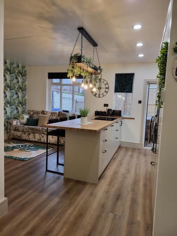 Property photo 2 of 27