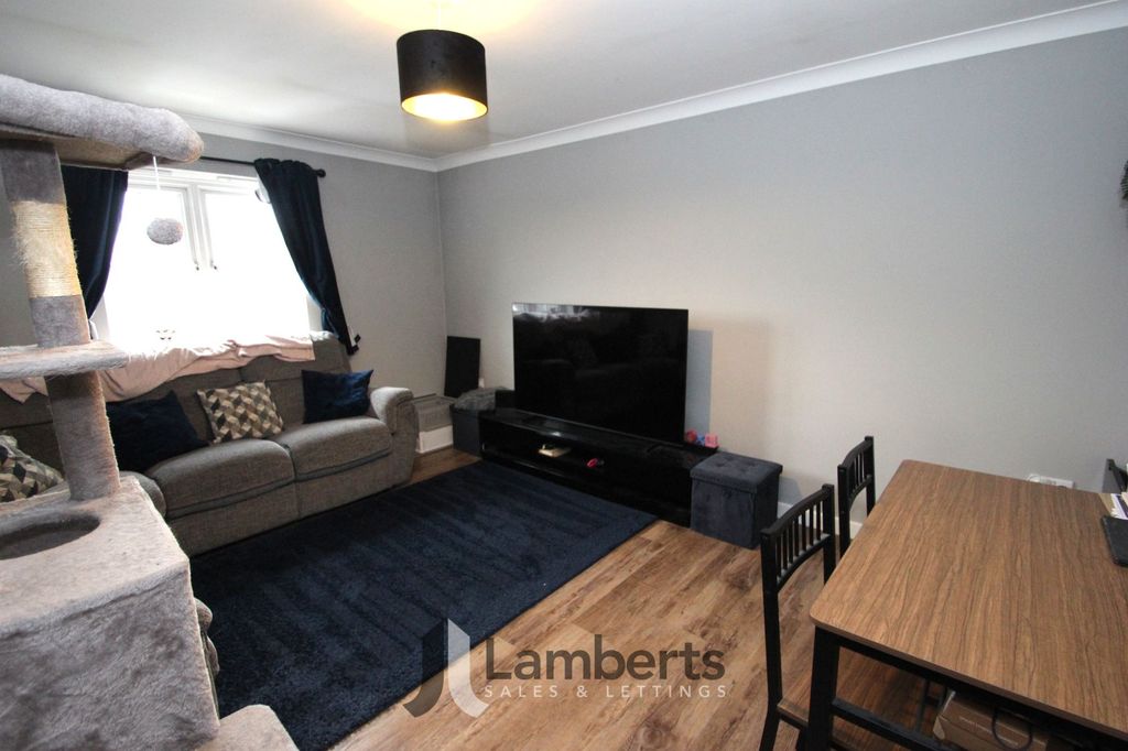 Property photo 2 of 17 Lounge/Diner