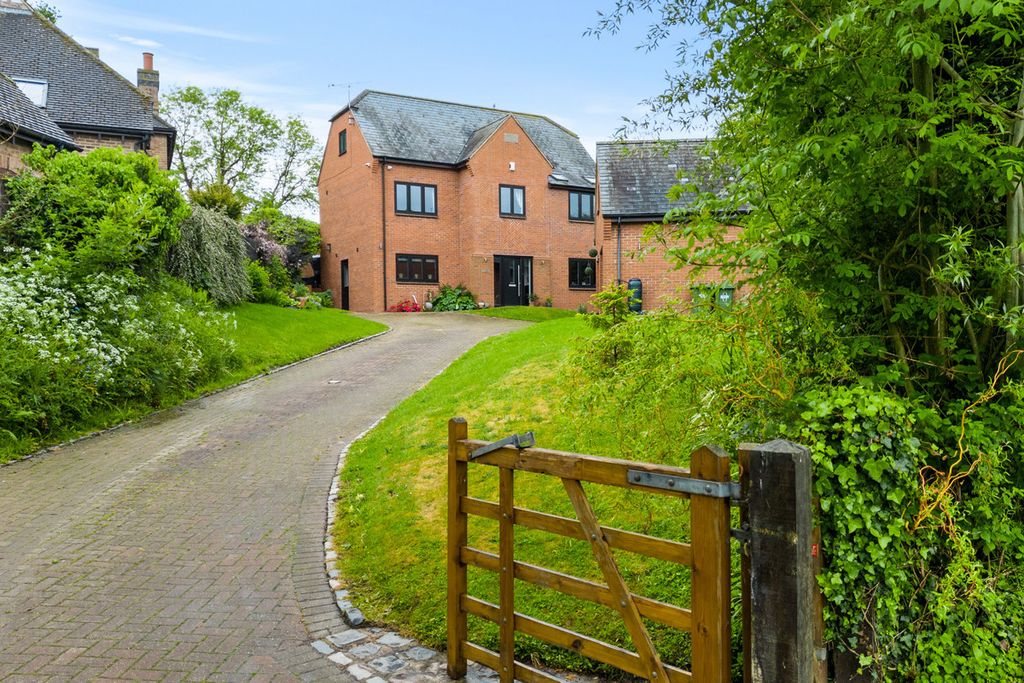 Property photo 2 of 43