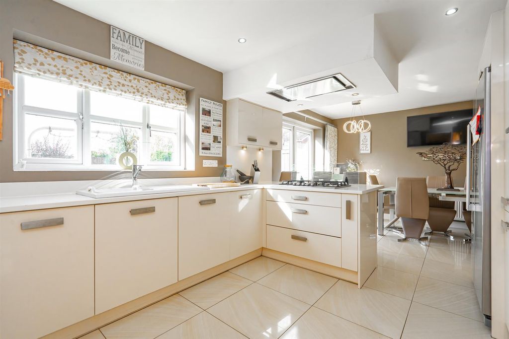 Property photo 2 of 21 Kitchen / Diner