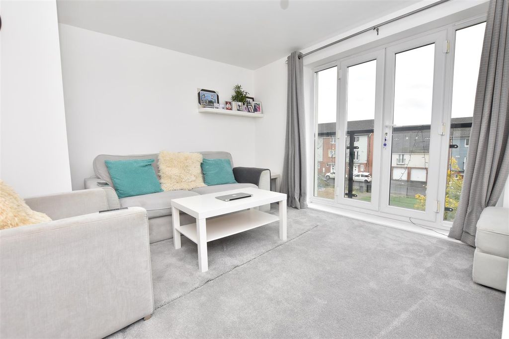 Property photo 2 of 10 Lounge Dining Room