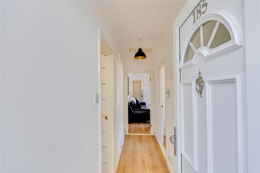 Property photo 3 of 21 Picture No. 06