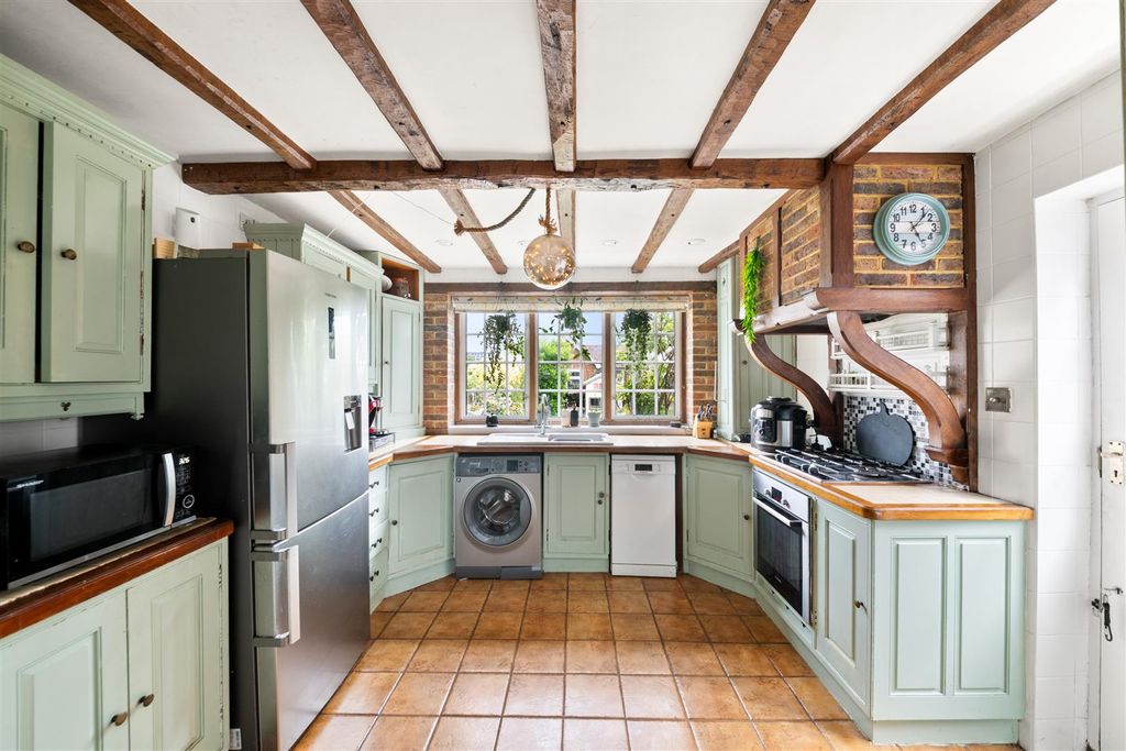 Property photo 2 of 23