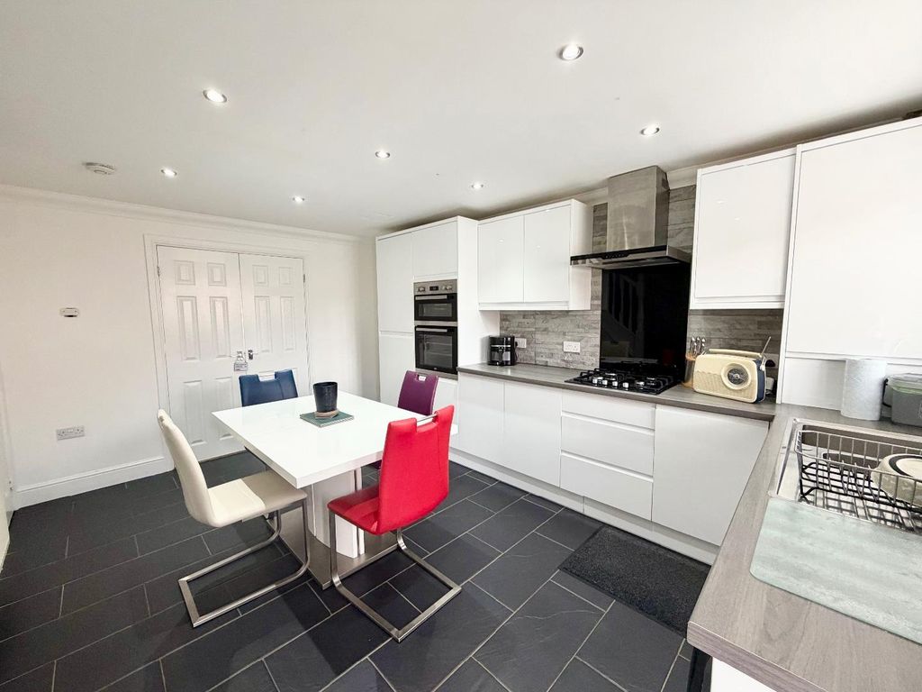 Property photo 3 of 13 Kitchen