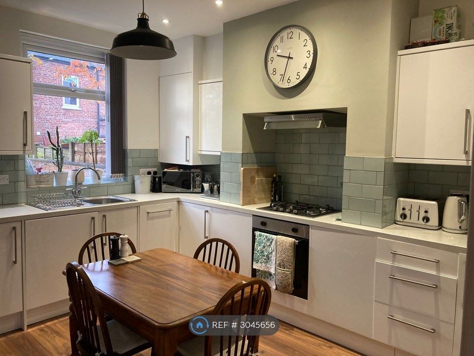 Property photo 3 of 13 Eat In Kitchen