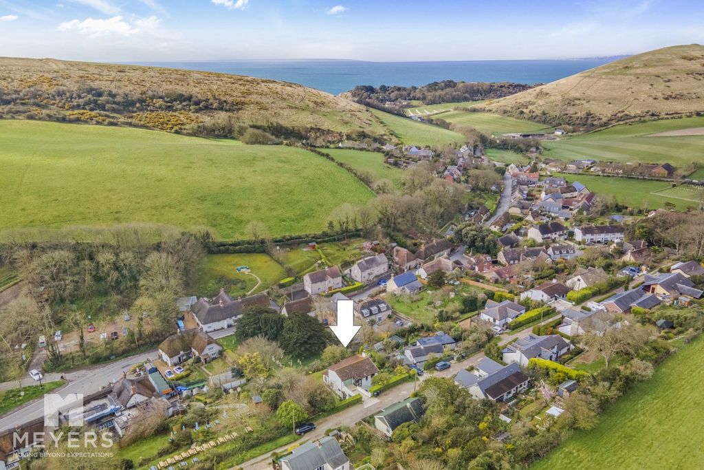 Property photo 2 of 28