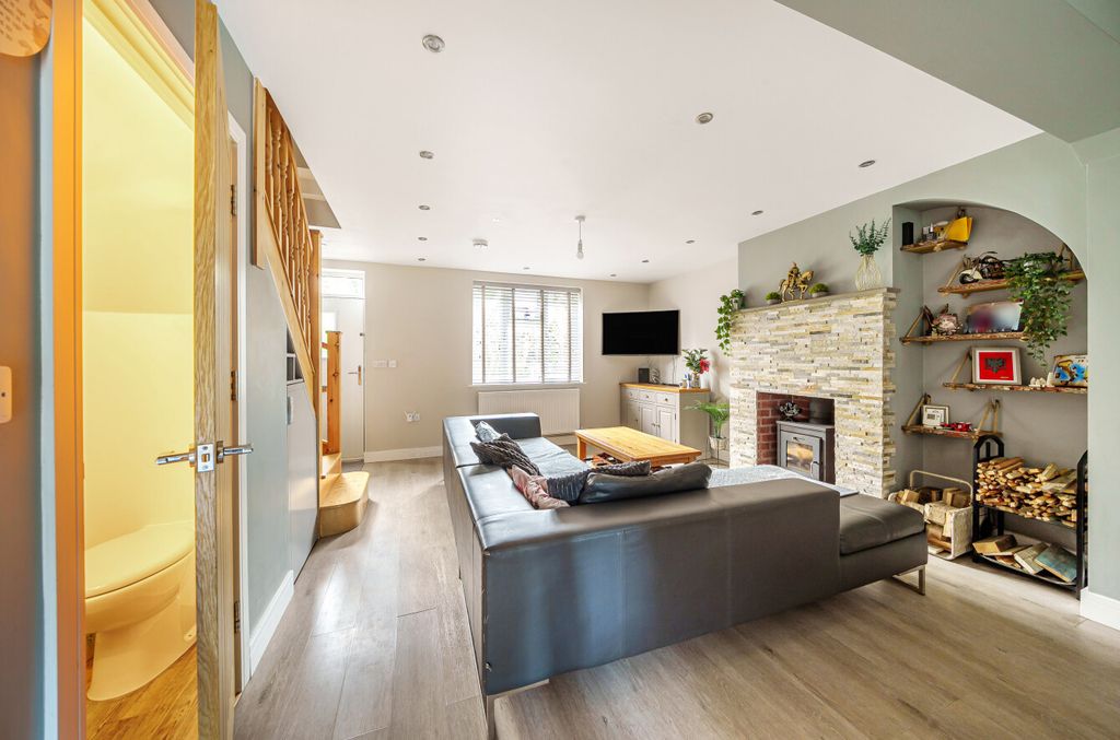 Property photo 3 of 15 Lounge Alternate