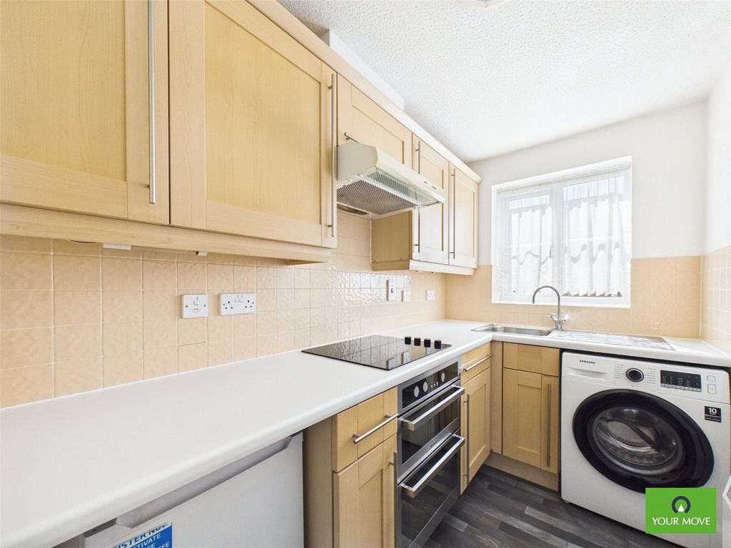 Property photo 3 of 7 Kitchen
