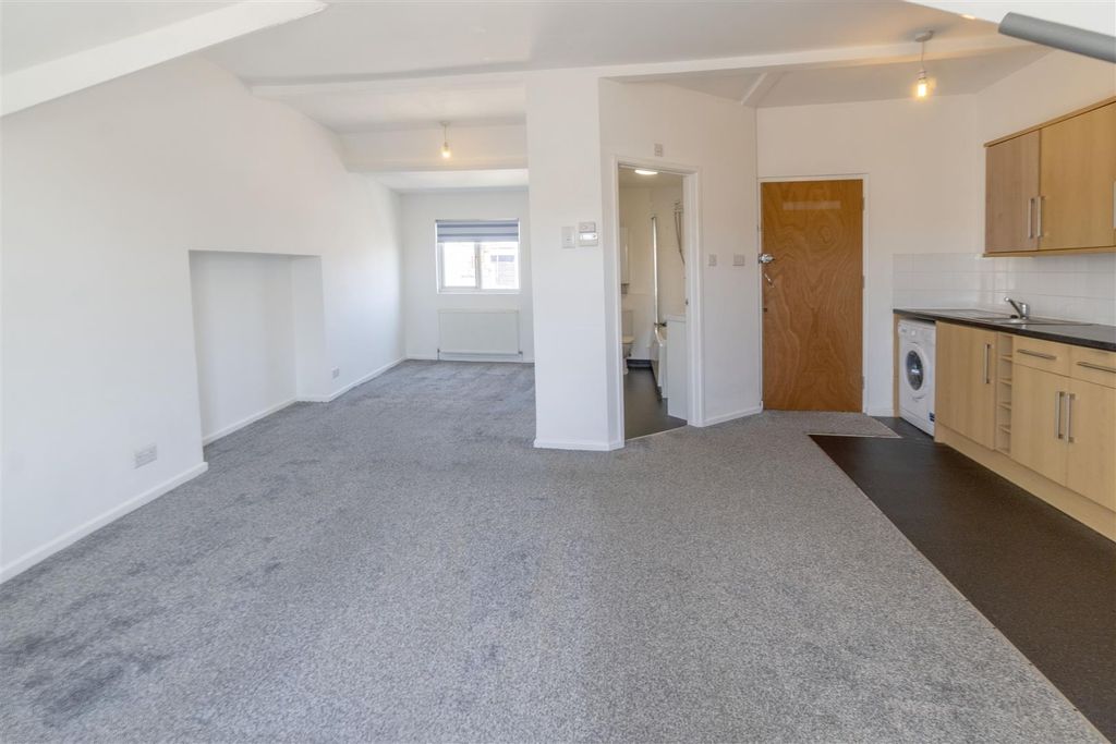 Property photo 2 of 5 Studio