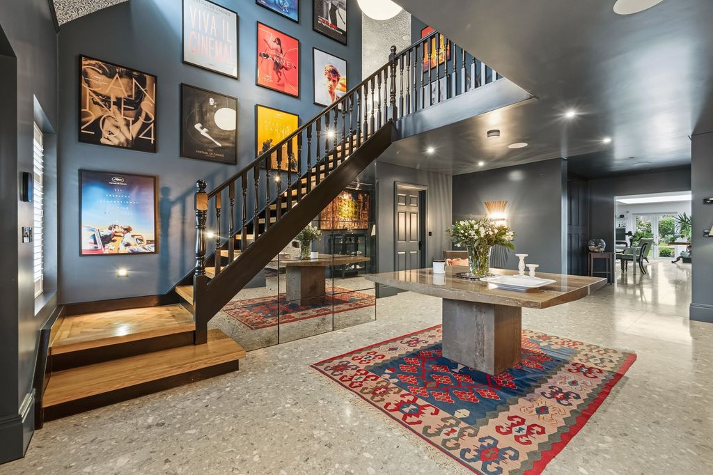 Property photo 2 of 31