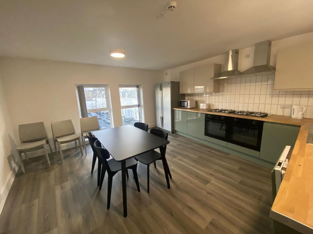 Property photo 2 of 8 925E9d72-8040-4c32-A149-Fa35F7420Db4.Jpg