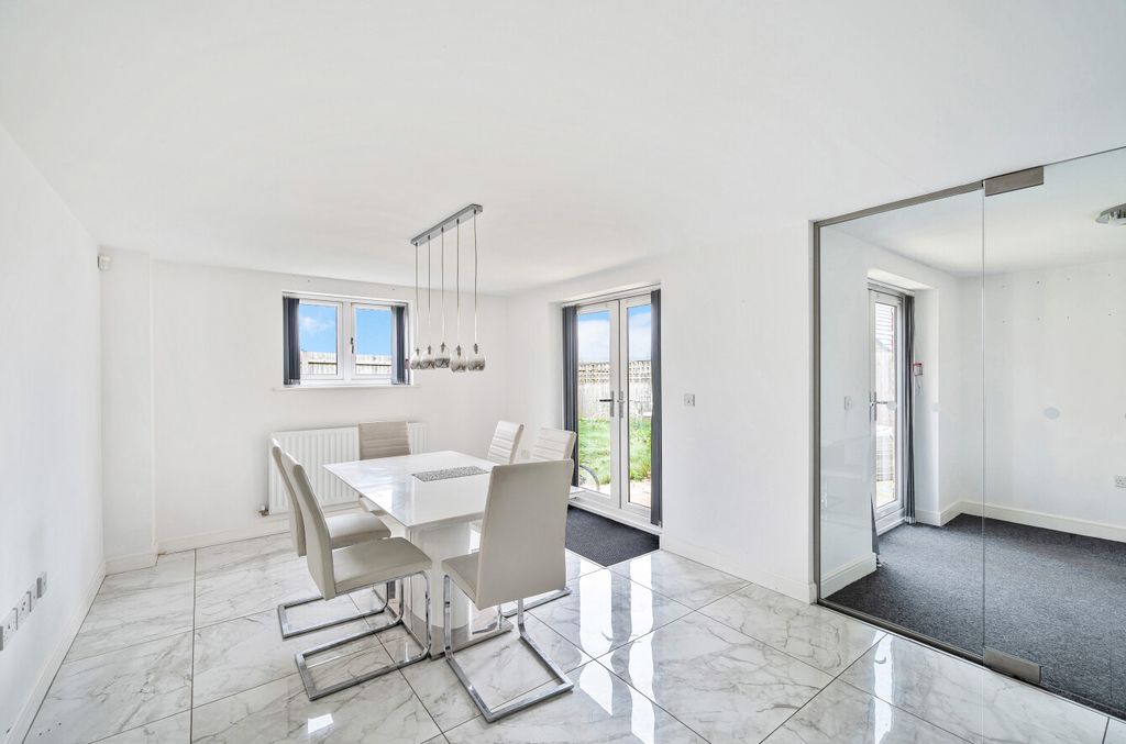 Property photo 3 of 26 10686644