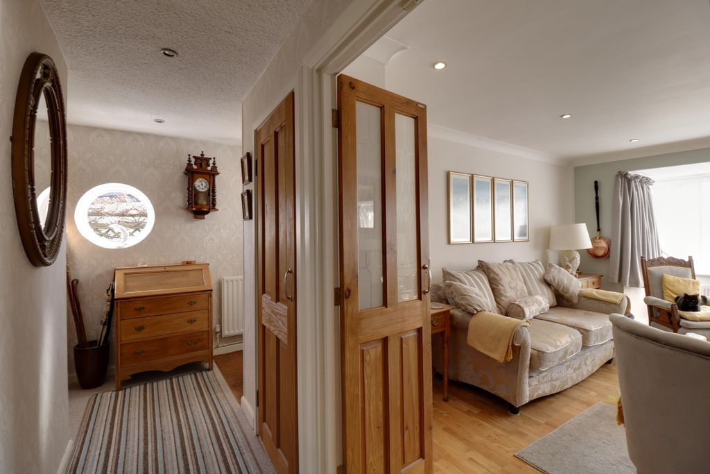 Property photo 1 of 21 Entrance Hall
