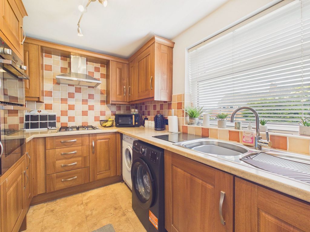 Property photo 3 of 10 Kitchen