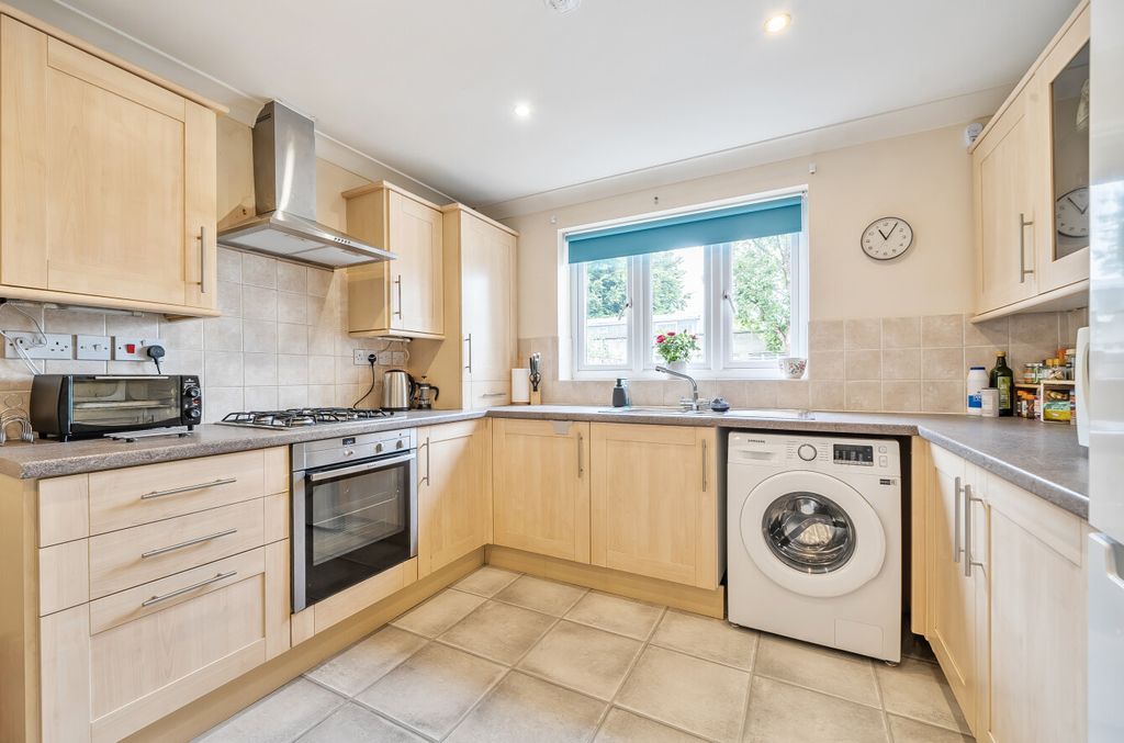 Property photo 3 of 9 Kitchen