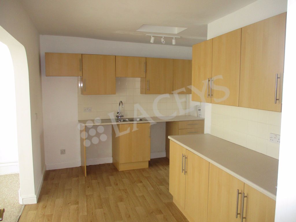 Property photo 3 of 7 Kitchen