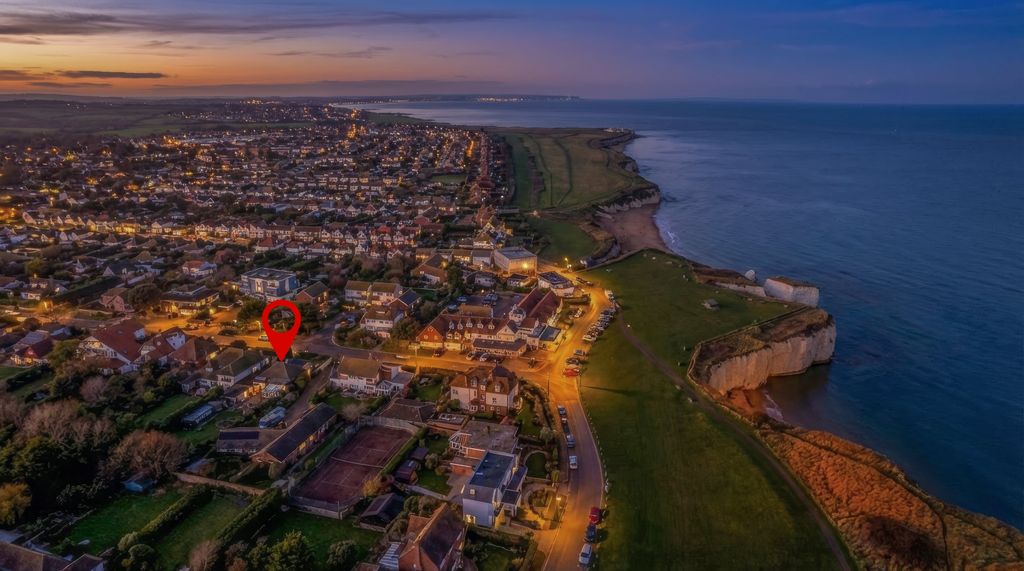 Property photo 2 of 36