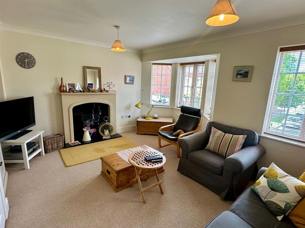 Property photo 2 of 21