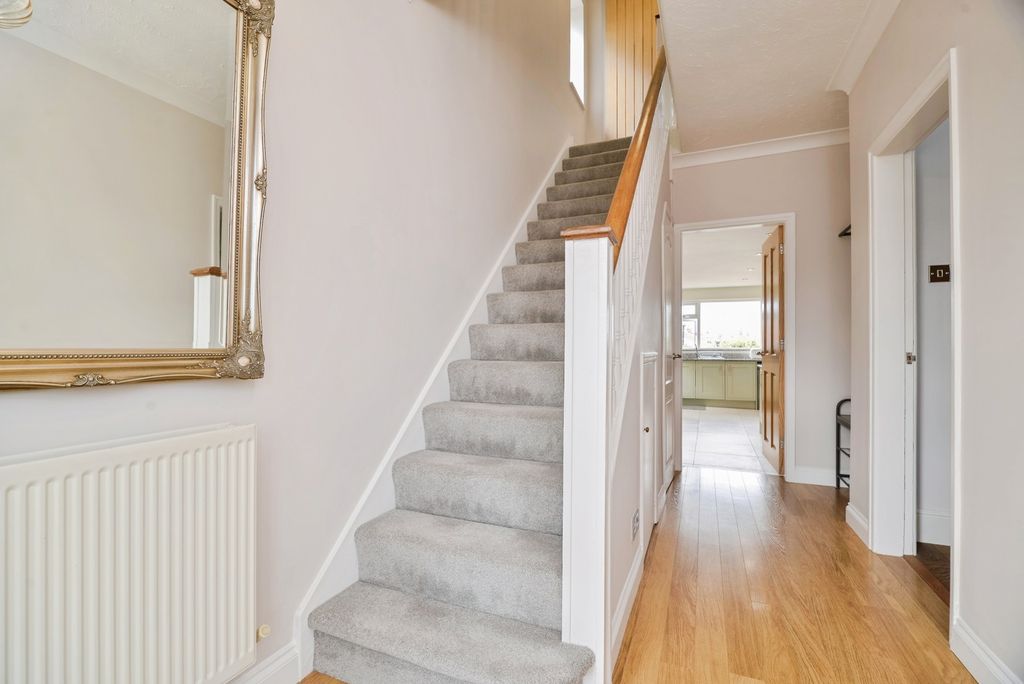 Property photo 2 of 18 Photo