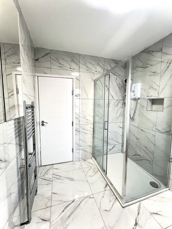 Property photo 2 of 11 Bathroom