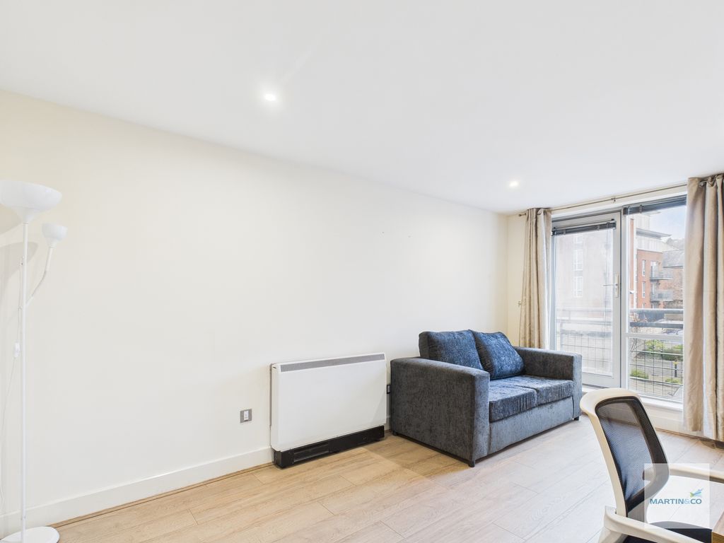 Property photo 3 of 12 Cam03394G0-Pr0390-Still010