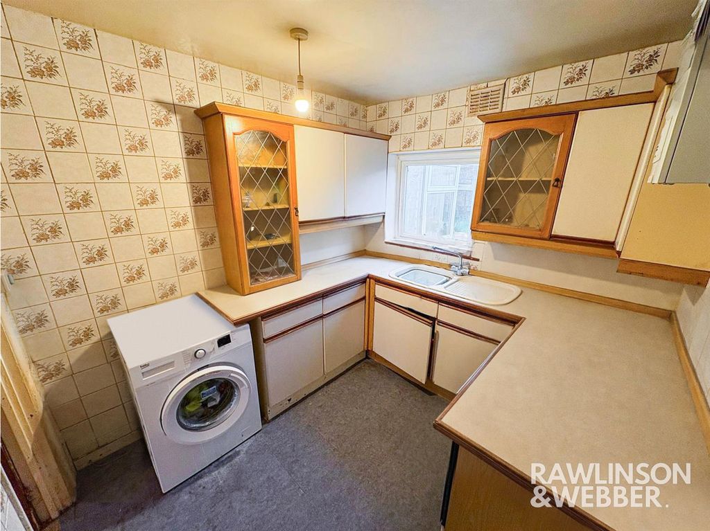 Property photo 2 of 14 132 Beauchamp Rd.Jpg