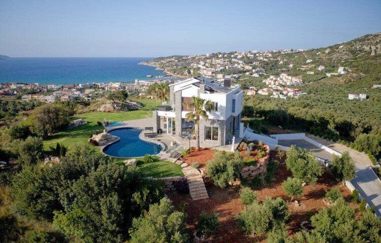 Property photo 1 of 24 For Sale Villa 336 m² In Crete