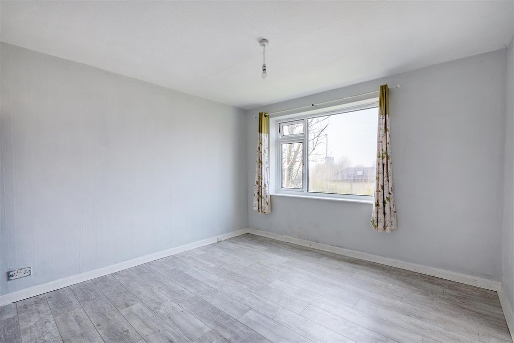 Property photo 3 of 9 Bedroom