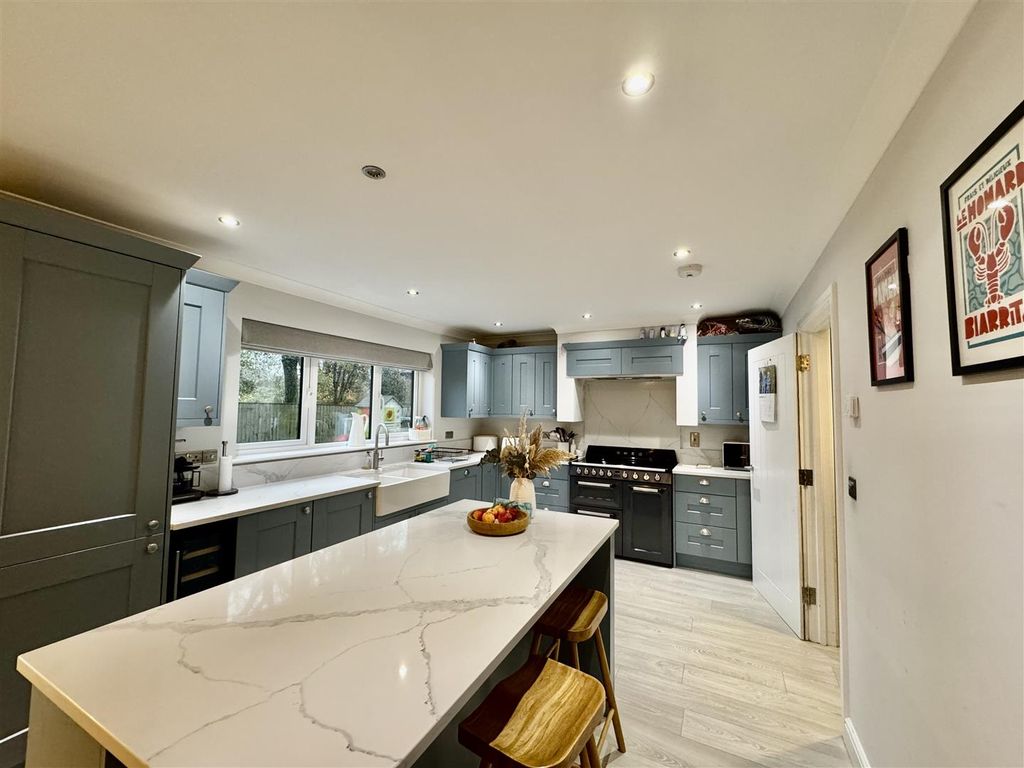 Property photo 3 of 24 Kitchen