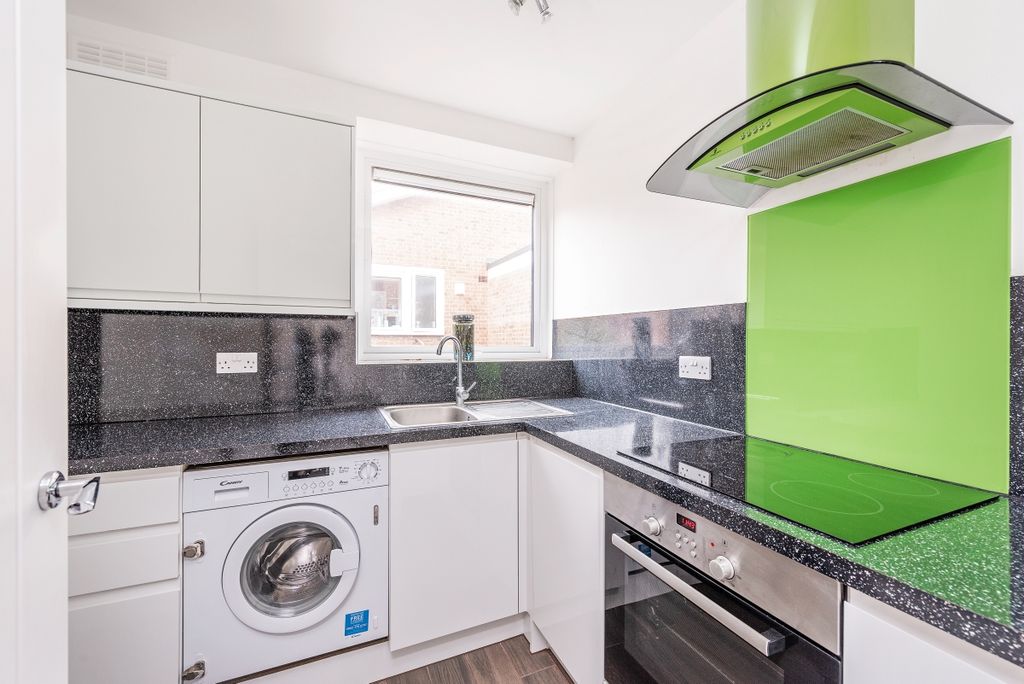 Property photo 2 of 7 Kitchen